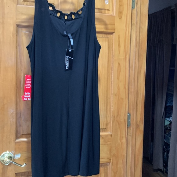 Dress - Picture 3 of 6